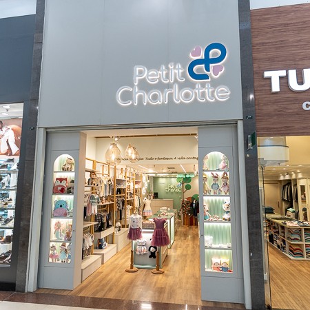 Logo da loja petit charlotte
